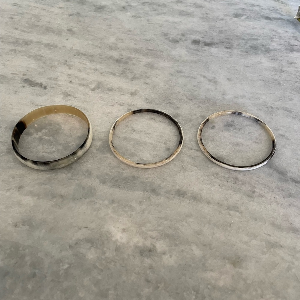 NWOT Set of 3 Natural Horn Bangle Bracelets - Picture 4 of 7